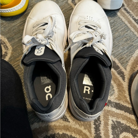 On running Roger edition size 10 - Picture 1 of 3